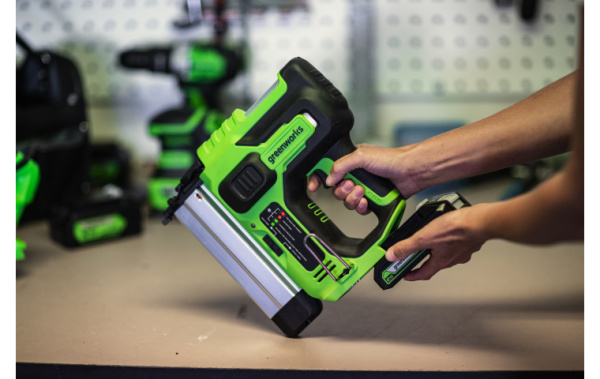 Гвоздезабивной пистолет аккумуляторный Greenworks GD24BN 24В