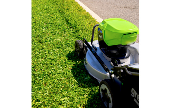 Газонокосилка аккумуляторная самоходная LM221S 56см 82В Greenworks