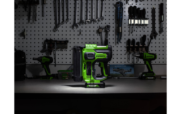 Гвоздезабивной пистолет аккумуляторный Greenworks GD24BN 24В